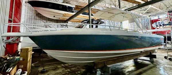 2003 Intrepid 322 Cuddy