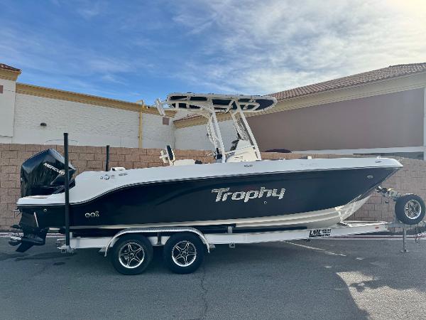 Bayliner Trophy T24CC 2023 Bayliner Trophy T24CC boat on trailer, parked outdoors.