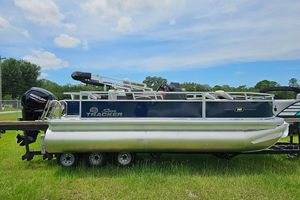 Sun Tracker Bass Buggy 18 DLX 2026 Sun Tracker Bass Buggy 18 DLX pontoon boat on grassy field.