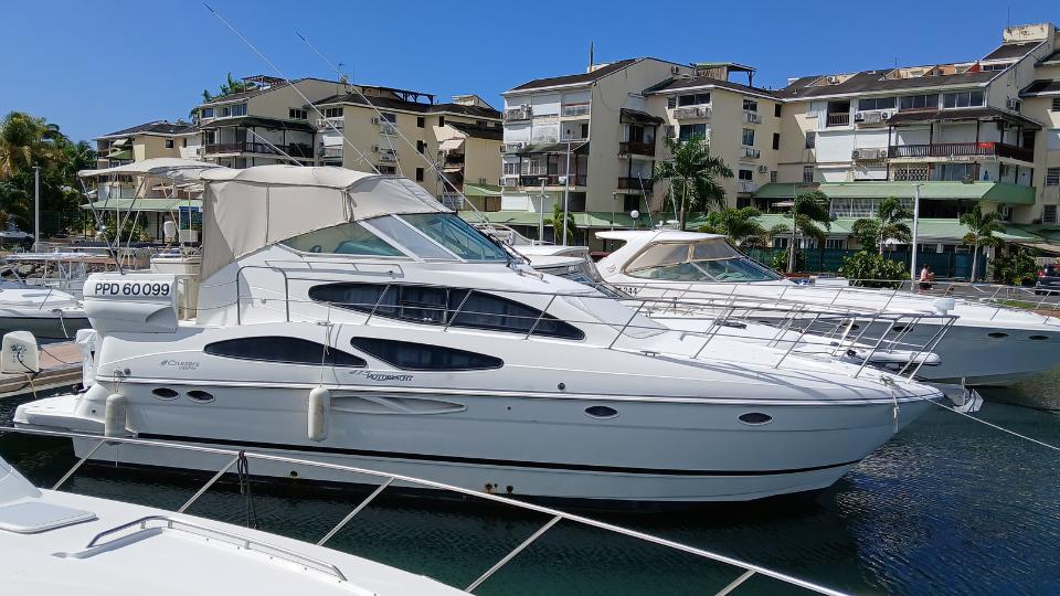 2007 Cruisers Yachts 415 Express Motoryacht