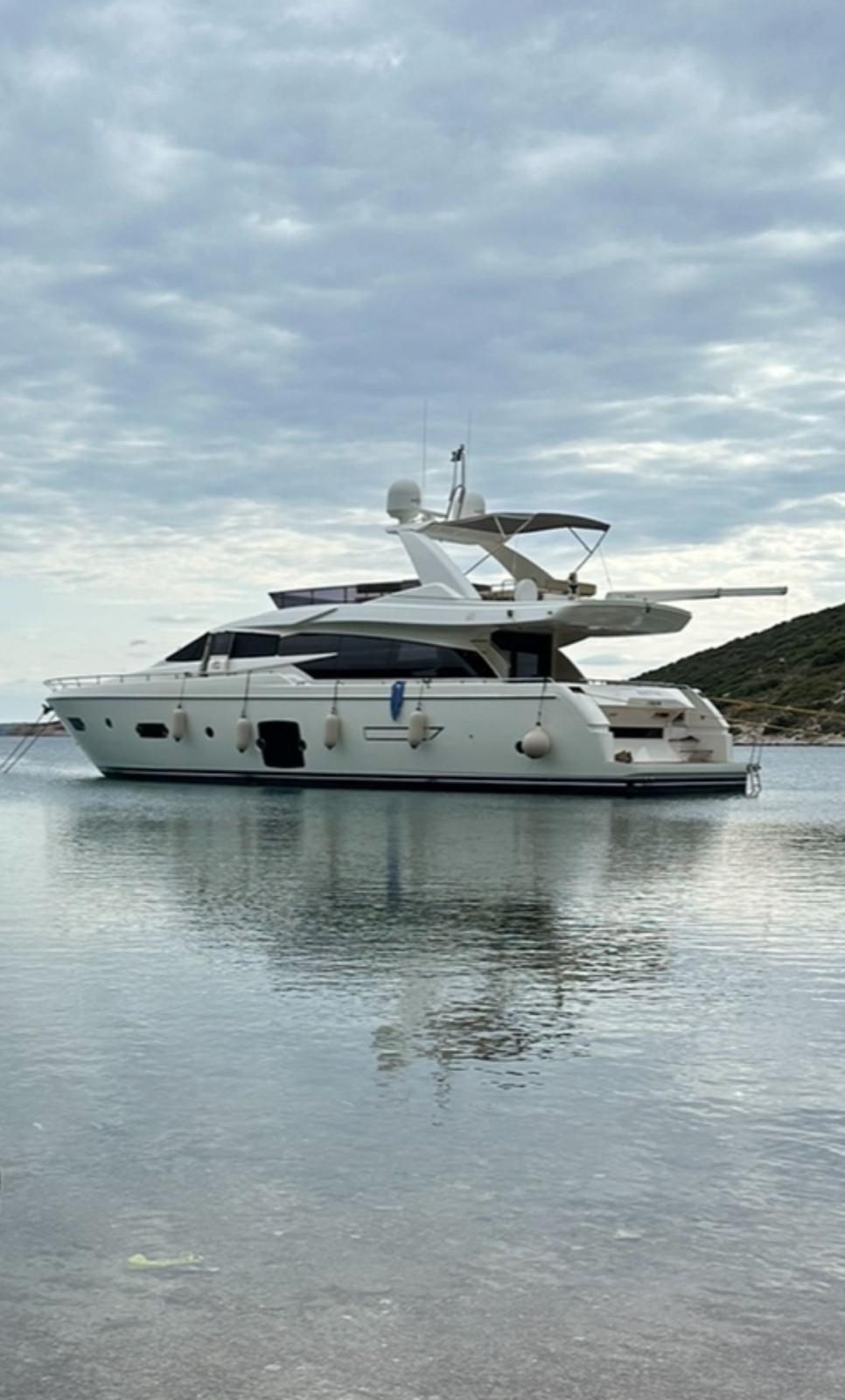 Ferretti Yachts 720