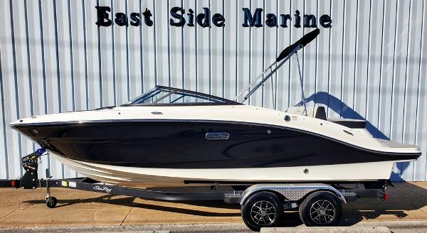 2025 Sea Ray SPX 210