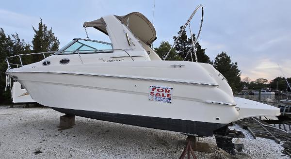 Sea Ray 290 Sundancer 1999 Sea Ray 290 Sundancer boat for sale, displayed on land.