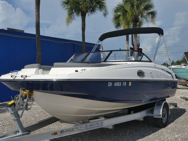 2019 Bayliner 210 Deck Boat