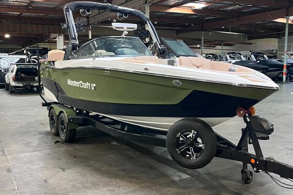 2024 MasterCraft XT23