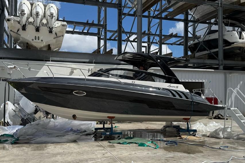 2025 Hanover 305 Gray & Black Edition