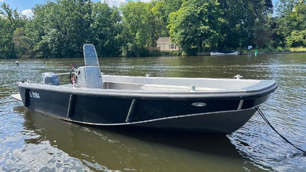 VanVossen DutchWhaler 650