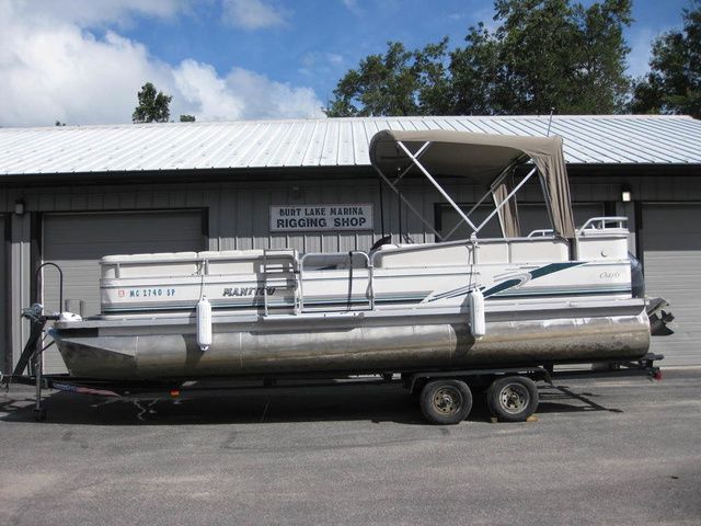 2003 Manitou OASIS PONTOON BOAT W/ 115HP YAMAHA OUTBOARD MOTOR