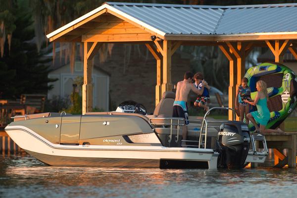 Bayliner Element XR7 Manufacturer Provided Image