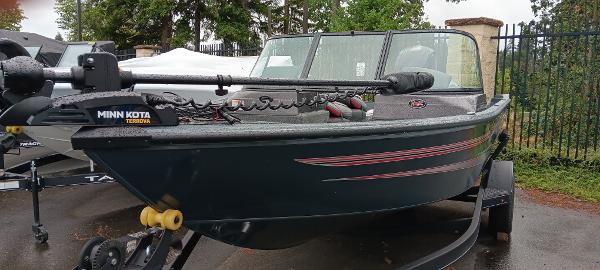 Ranger VS1782SC Angler 2024 Ranger VS1782SC Angler boat with Minn Kota trolling motor, parked outdoors.