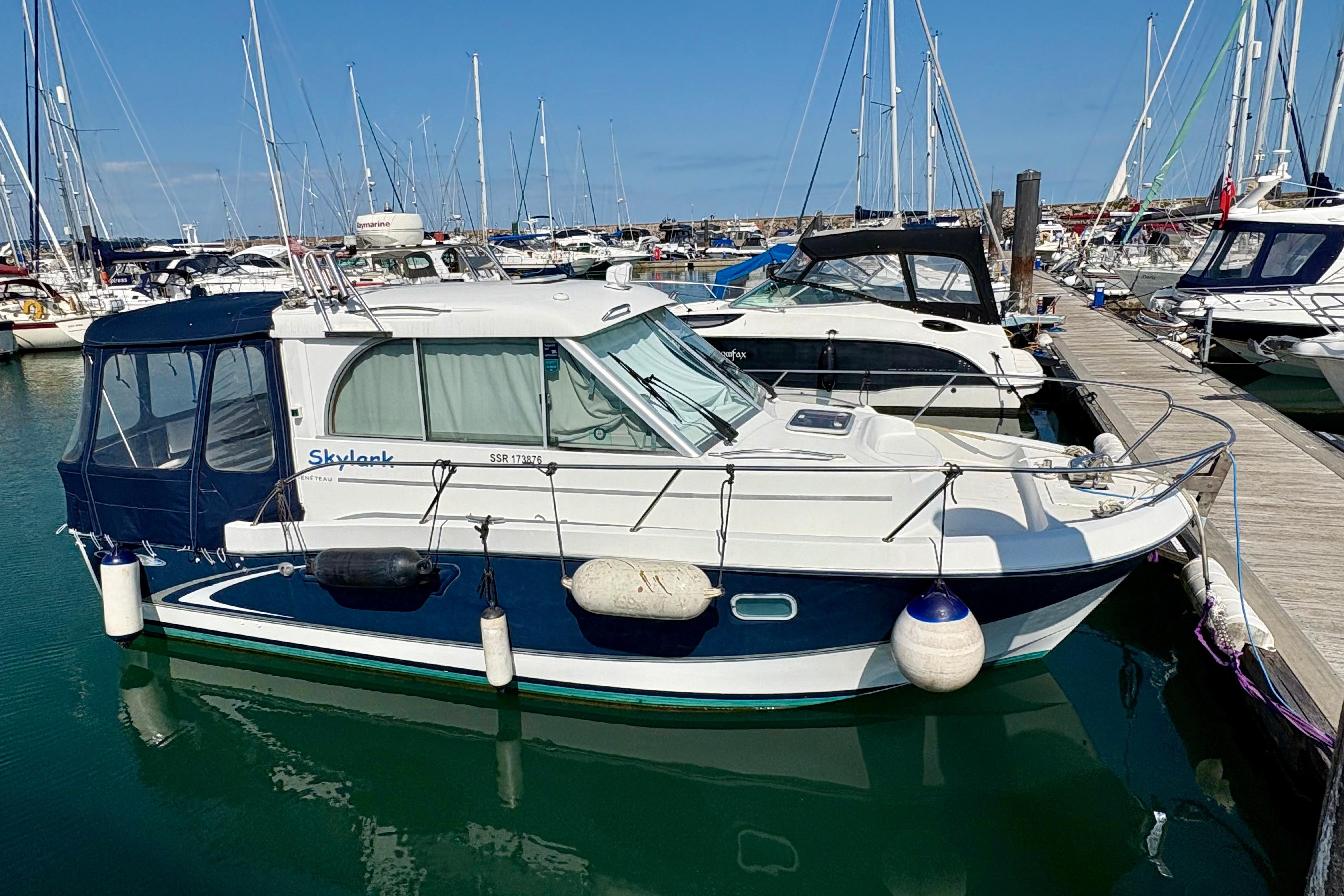 2005 Beneteau Antares 7.60