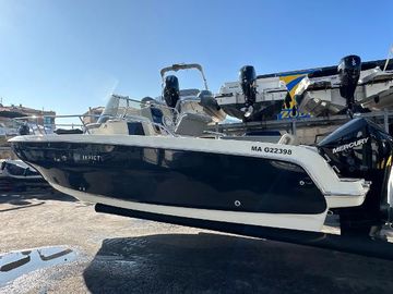 2021 Invictus 240 CX