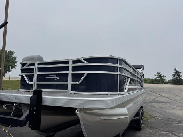 2025 Bennington 22 SL - L Bench - Tritoon