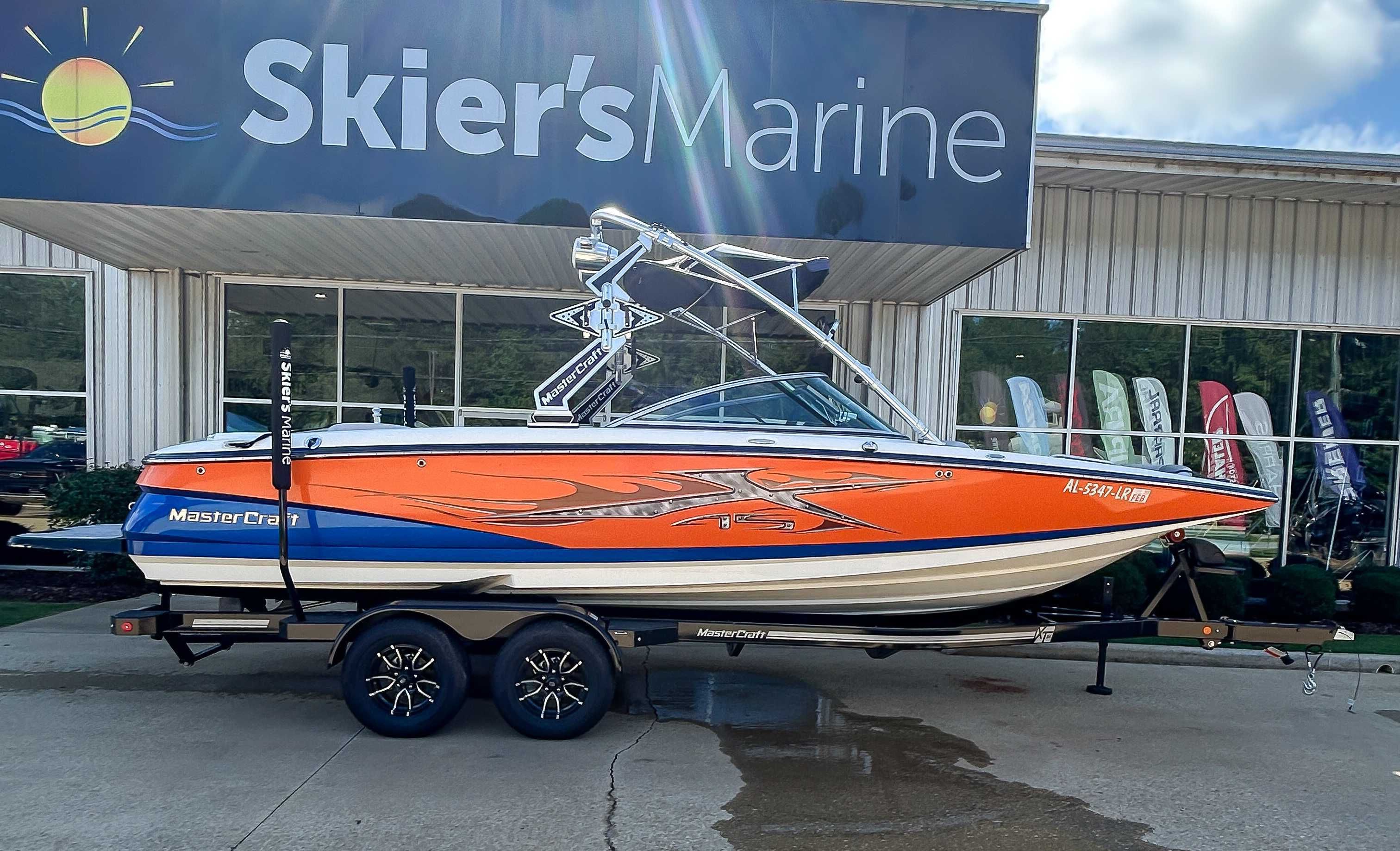 MasterCraft X45 2007 MasterCraft X45 boat in orange and blue at Skier's Marine dealership.