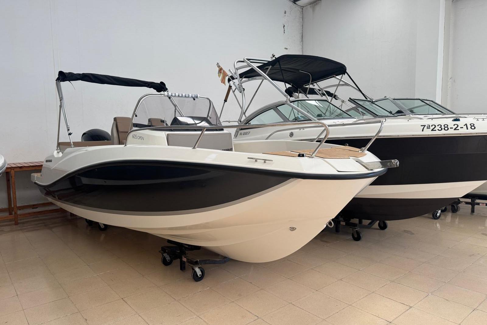 Quicksilver Activ 605 Open 2020 Quicksilver Activ 605 Open boat displayed indoors, alongside other boats.