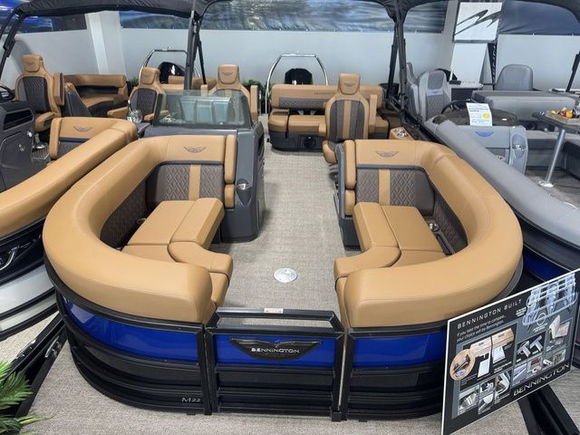 2025 Bennington 22 MSB Swingback Tri-Toon Pontoon