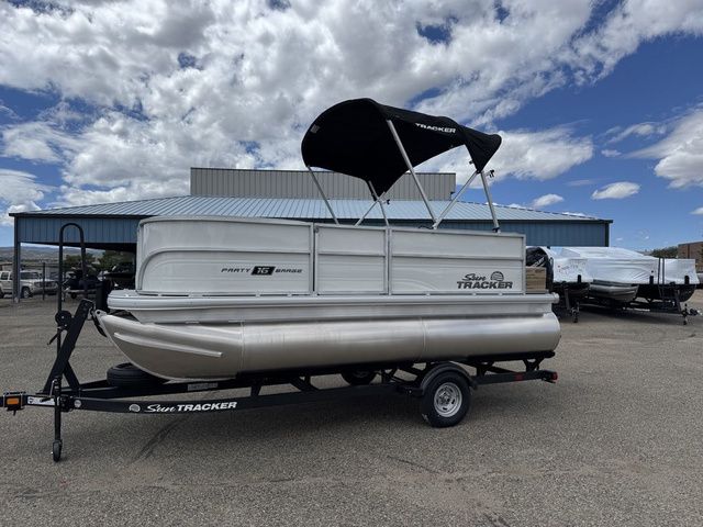 Sun Tracker Party Barge 16 DLX