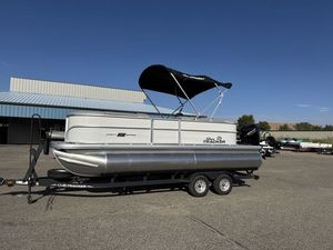 Sun Tracker Party Barge 20 DLX