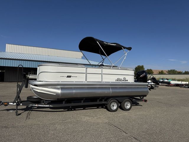 Sun Tracker Party Barge 20 DLX