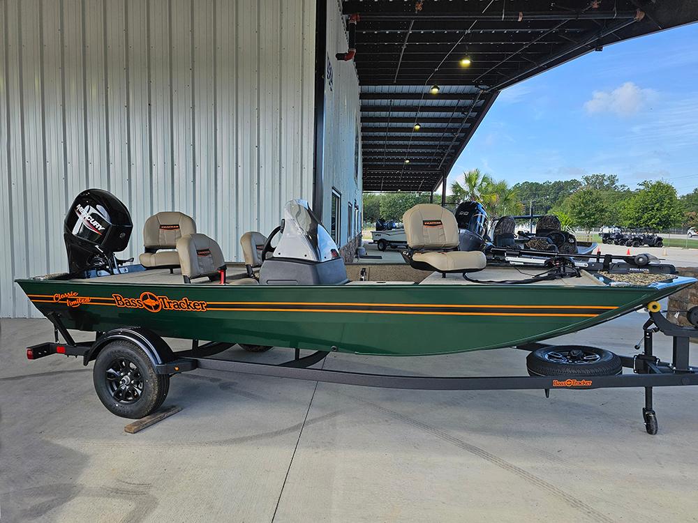 Tracker Bass Tracker Classic Limited 2026 Tracker Bass Tracker Classic Limited boat on trailer, parked outdoors.