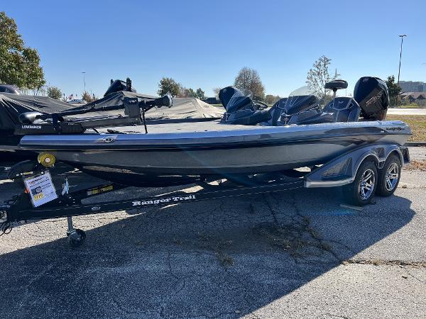 Ranger Z520R Ranger Cup Equipped 2024 Ranger Z520R Ranger Cup Equipped bass boat on trailer in parking lot.