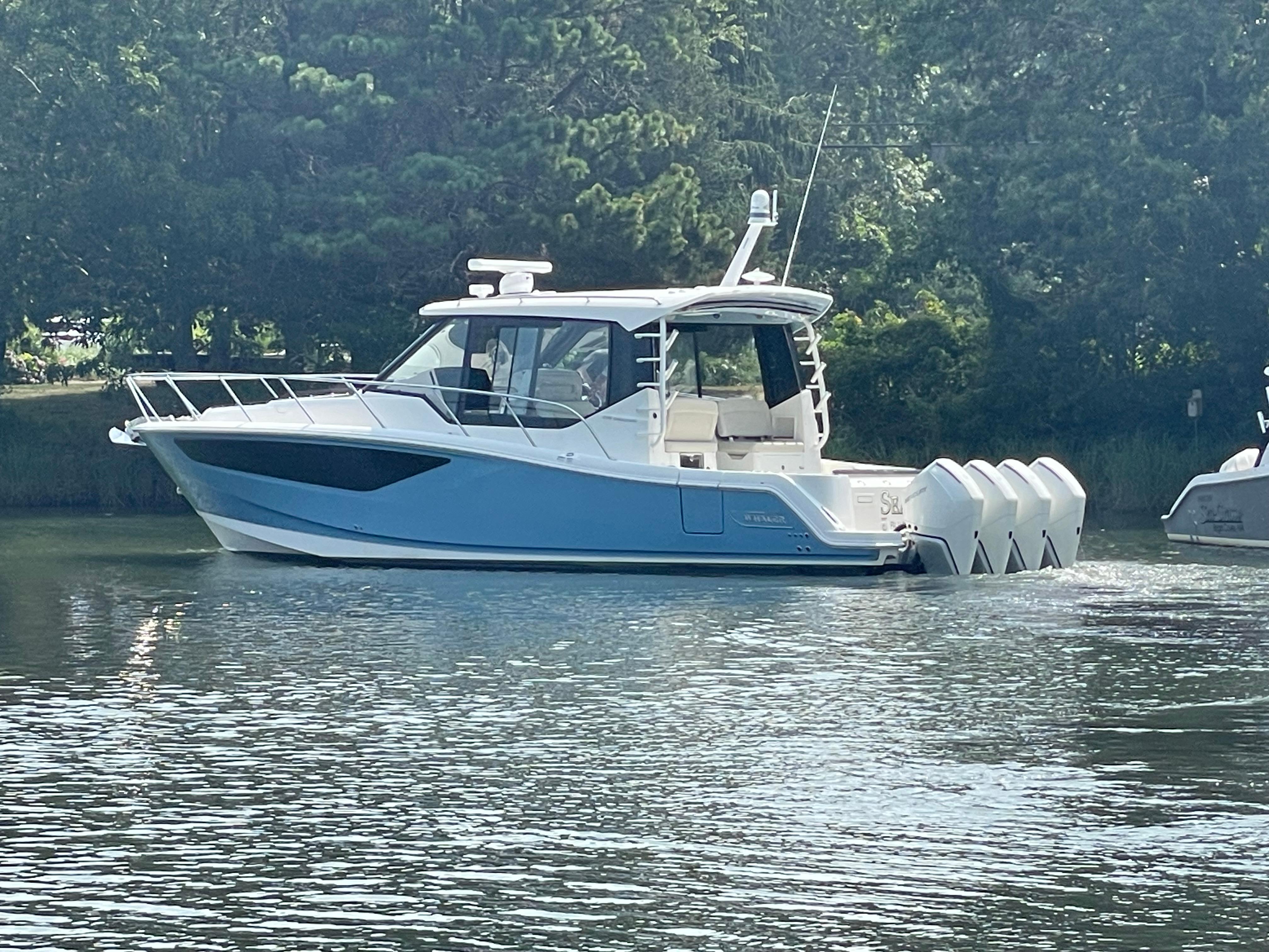2021 Boston Whaler 405 Conquest