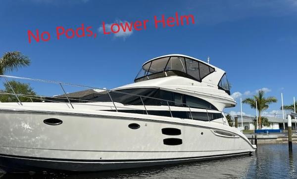 Meridian 441 Sedan 2009 Meridian 441 Sedan yacht on water, clear sky, "No Pods, Lower Helm" text.