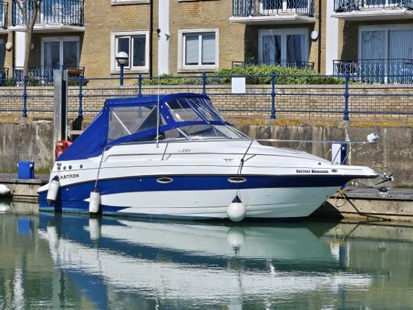 2005 Glastron GS 249