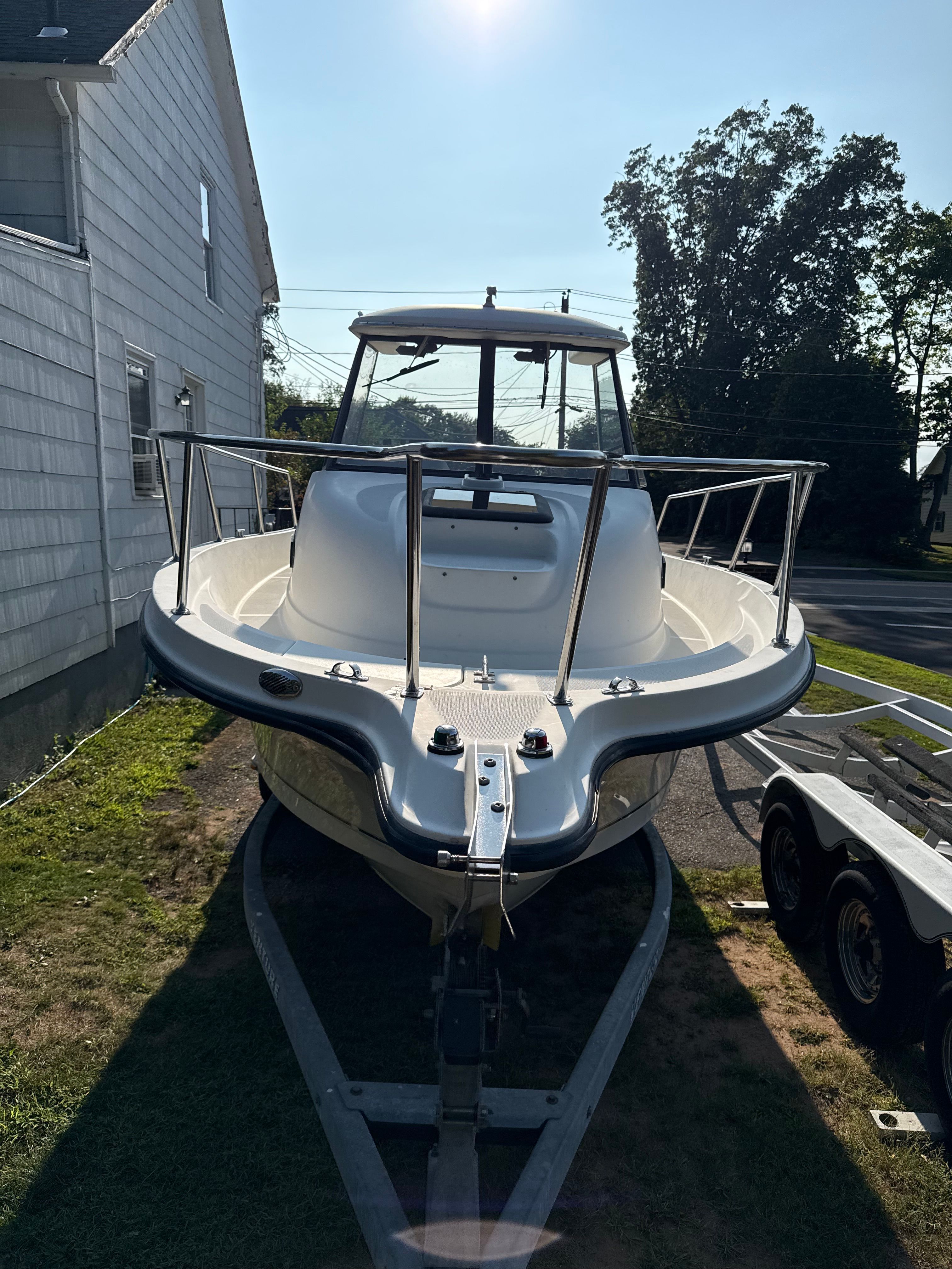 2004 Bayliner Trophy Pro 2352 Walkaround