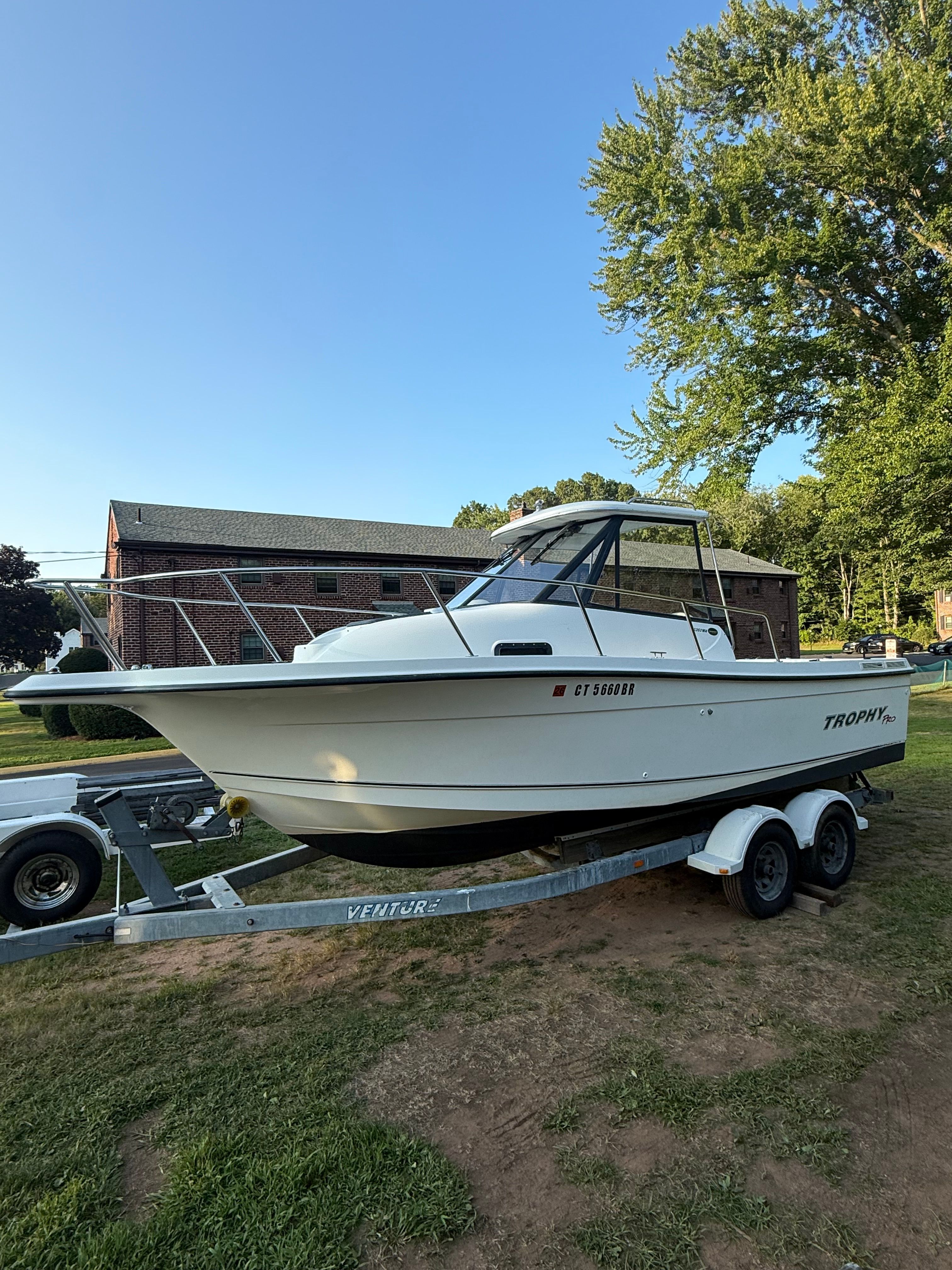 Bayliner Trophy Pro 2352