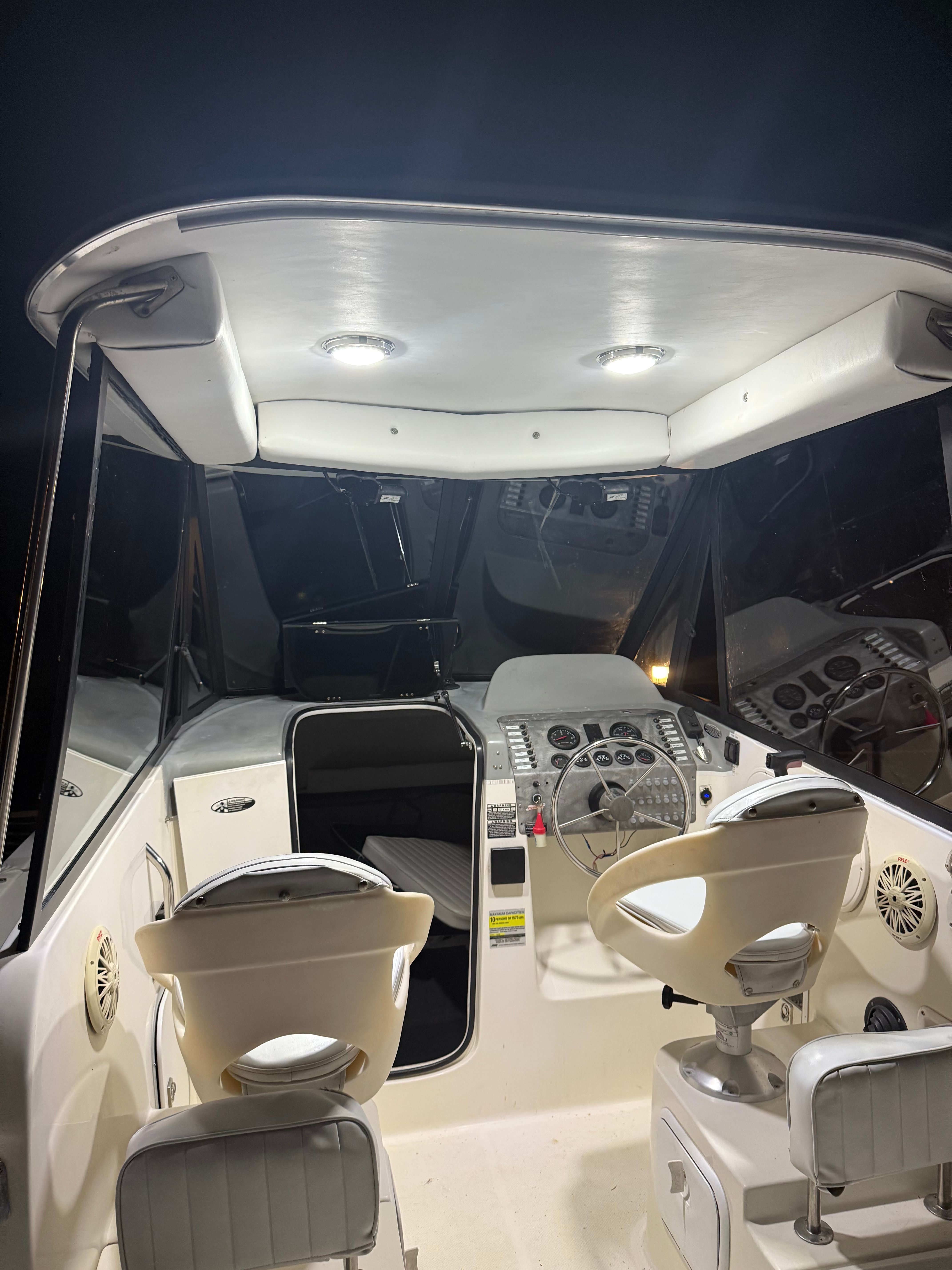 2004 Bayliner Trophy Pro 2352 Walkaround
