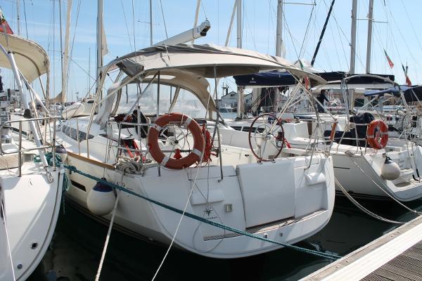 2012 Jeanneau Sun Odyssey 439