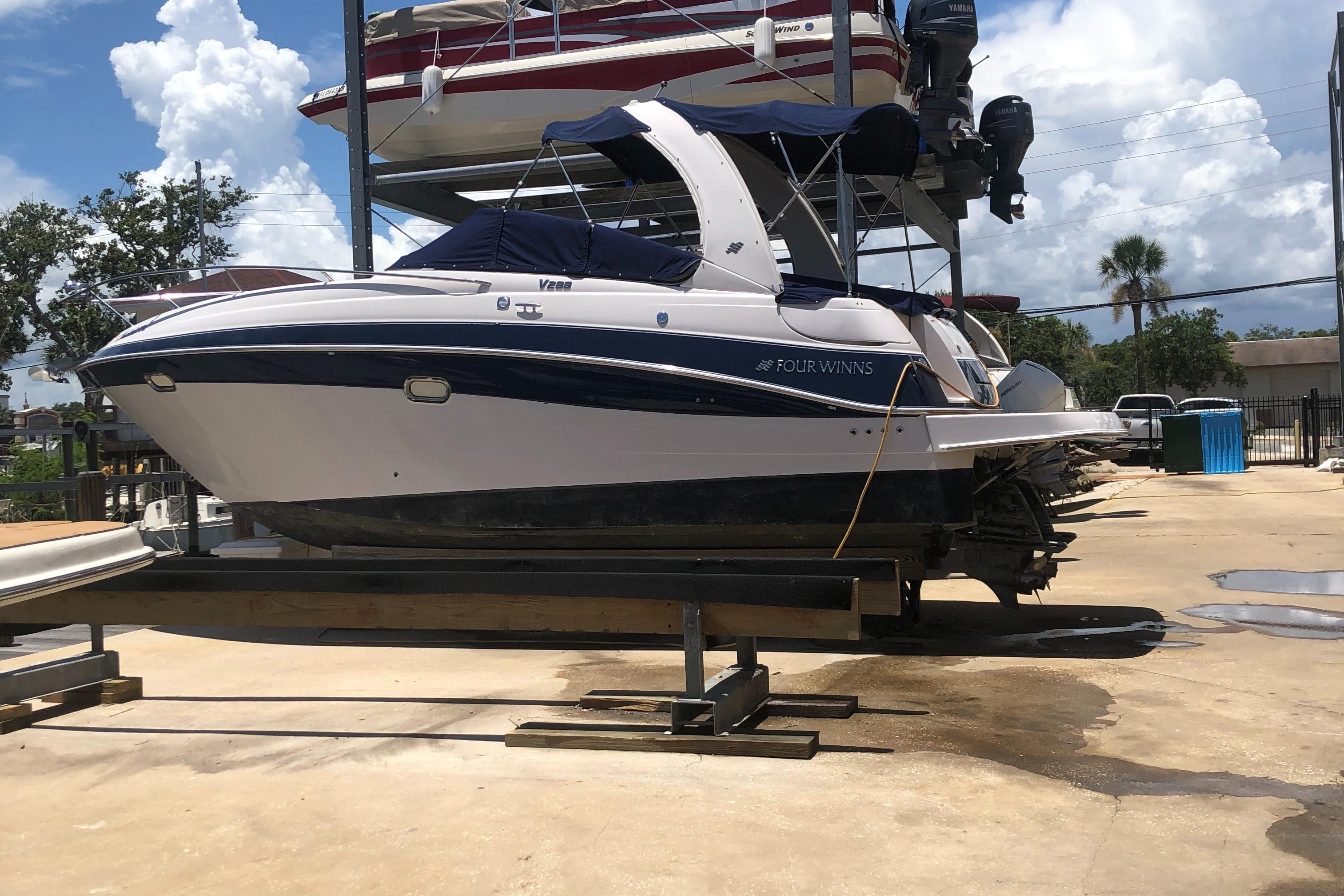 2008 Four Winns V288