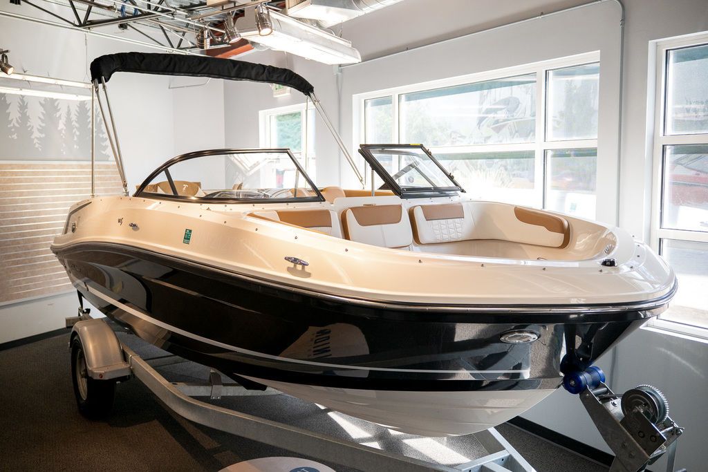 2020 Bayliner VR5 Bowrider I/O