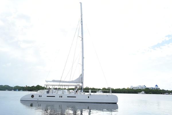 catamaran motor cruisers for sale