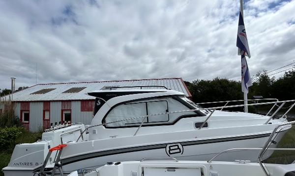 2024 Beneteau Antares 8 Fishing