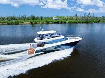 2017 Prestige 560 Flybridge