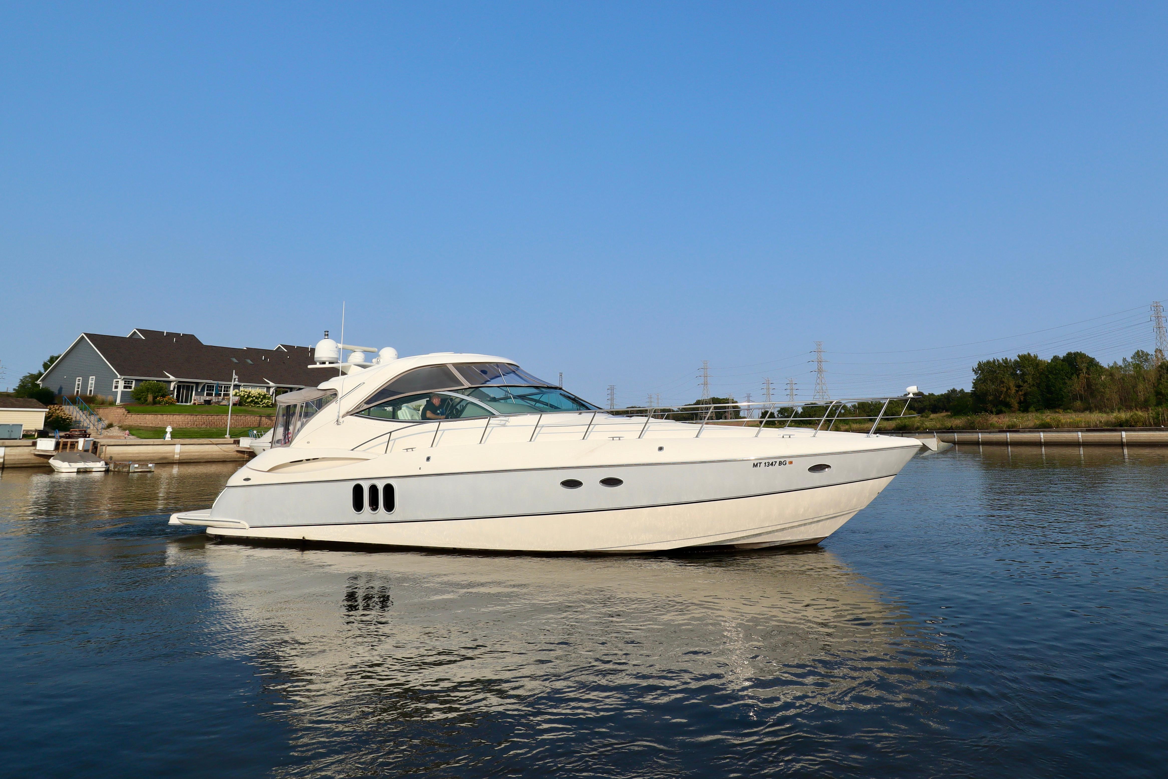 Cruisers Yachts 520 Express