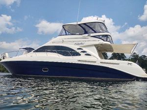 Sea Ray 58 Sedan Bridge 2006 Sea Ray 58 Sedan Bridge yacht on calm water under blue sky.