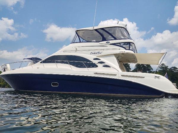 Sea Ray 58 Sedan Bridge 2006 Sea Ray 58 Sedan Bridge yacht on calm water under blue sky.