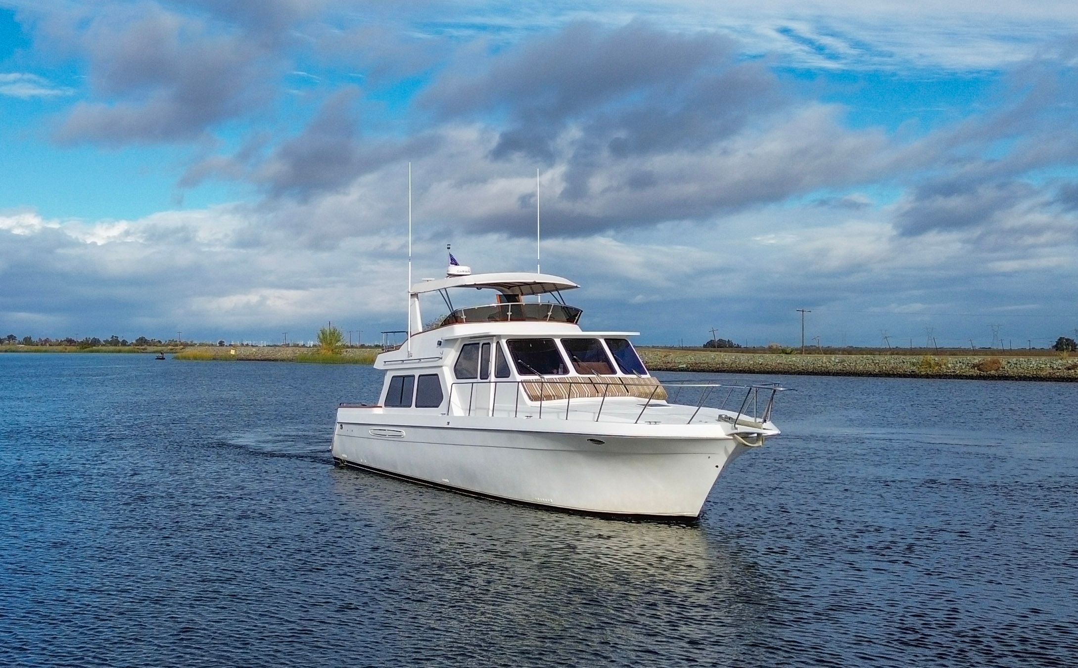2001 Navigator 56 Pilothouse