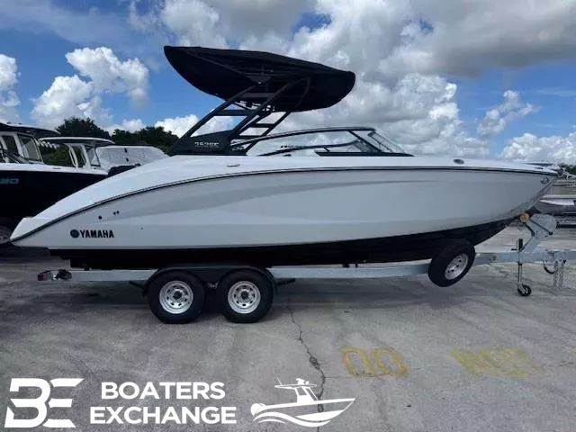 2025 Yamaha Boats 252SE