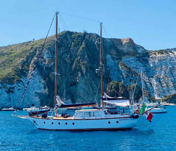 1974 Custom CLASSIC KETCH DECK SALOON