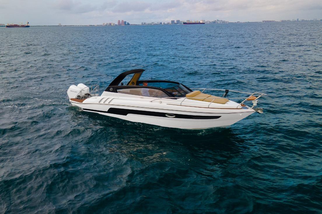 2024 Hanover 305 White & Black Edition