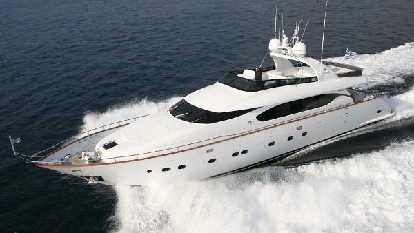 Maiora 27.4 Flybridge Luxury Maiora 27.4 Flybridge yacht cruising on open water, 2004 model.