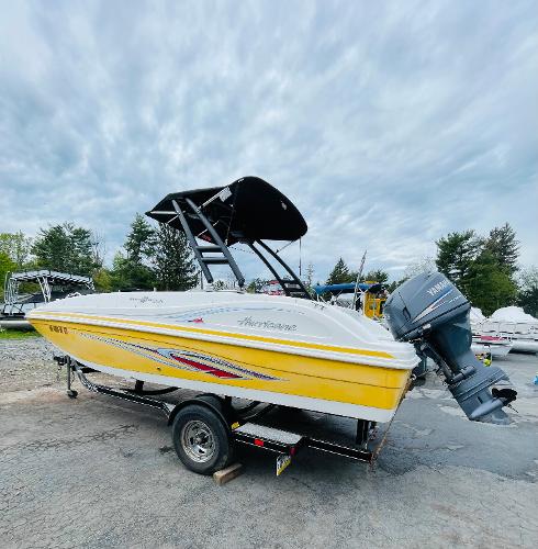 Hurricane SunDeck Sport 188 OB 2011 Hurricane SunDeck Sport 188 OB boat with Yamaha outboard motor.