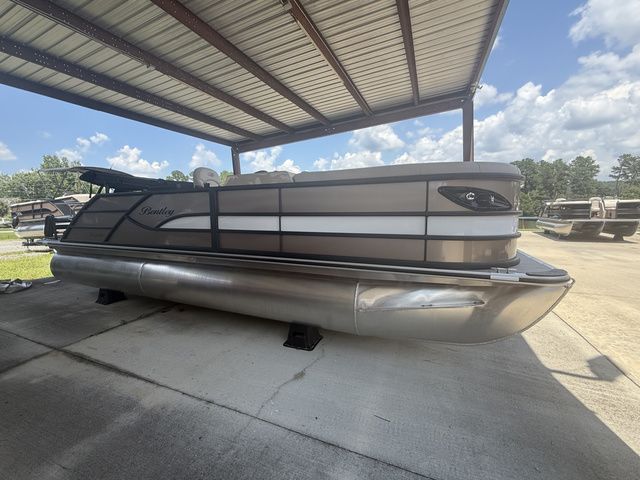 2026 Bentley Pontoons Legacy 223 Swingback 3/4 Tube