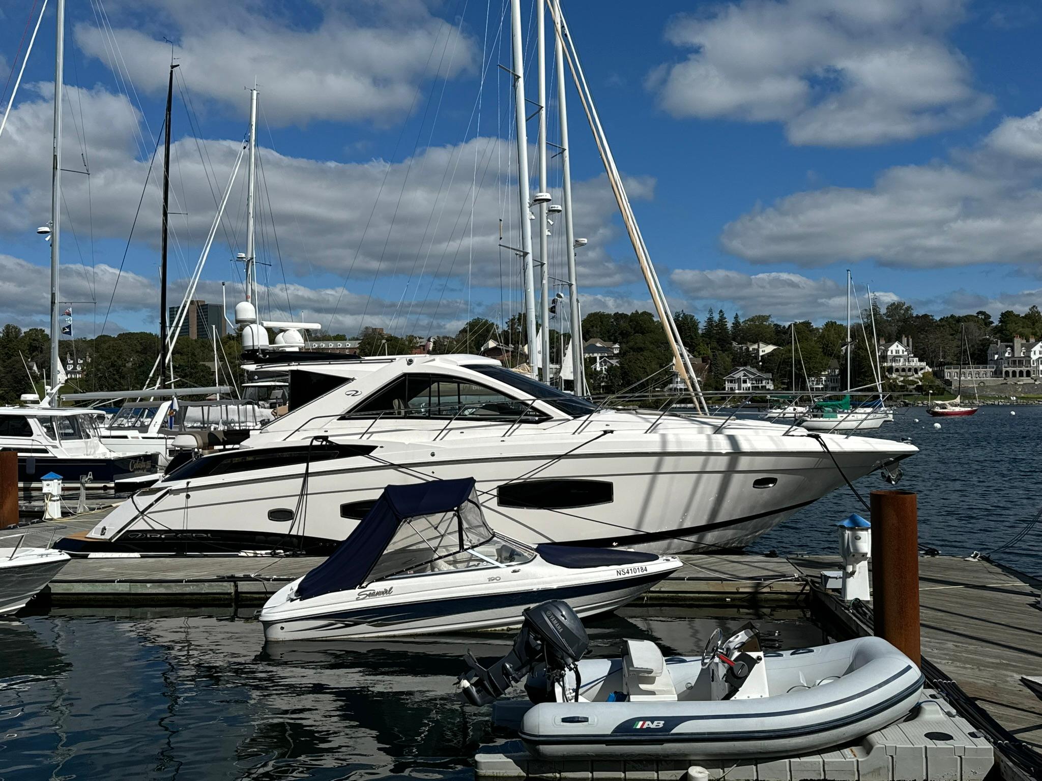 2015 Regal 53 Sport Coupe, Halifax Canada - boats.com