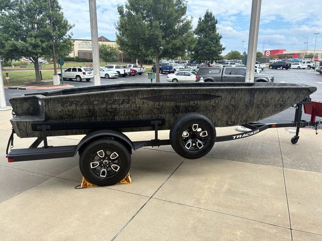 2026 Tracker G1650T DB