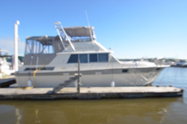 Silverton 40 Motor Yacht 1986 Silverton 40 Aft Cabin yacht docked at marina.